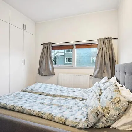 Sentral Leilighet, 2 Soverom, Opptil 5 Personer Tromso Exterior photo